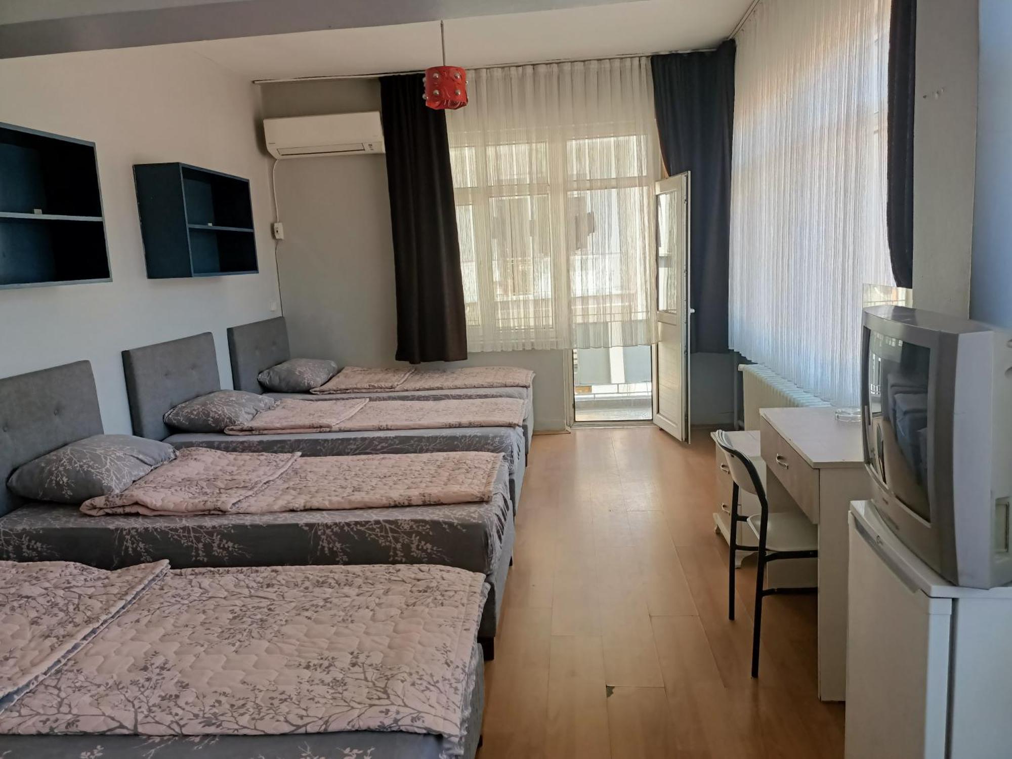 Zafer Hostel Konya Bagian luar foto